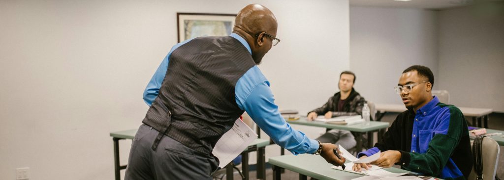 a Facilitation in a lecture room